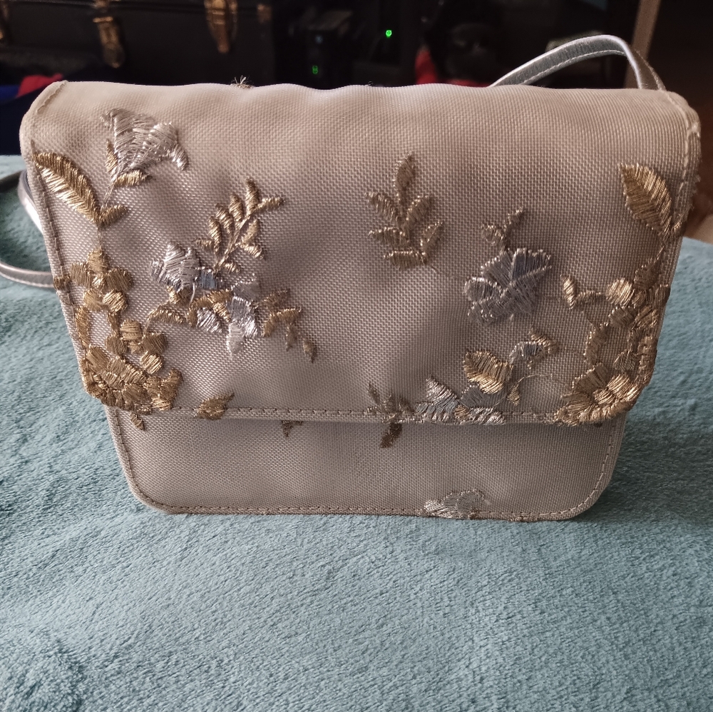 Elegant Floral Embroidered Bag